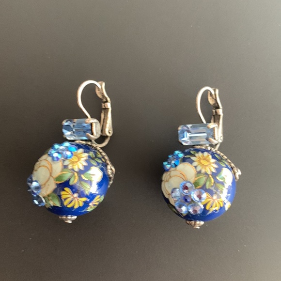 Exquisite hand painted lacquer earrings - Picture 8 of 8